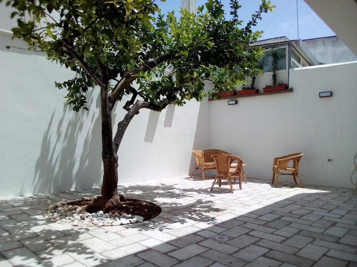 Cortile Calinea Acomodação com café da manhã Castrignano del Capo Exterior foto